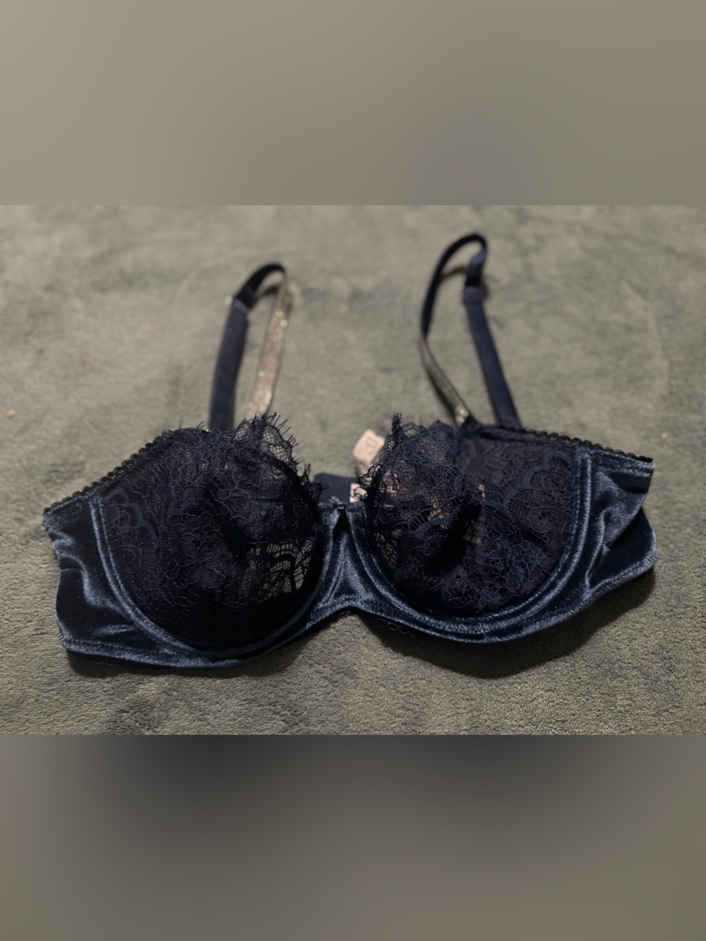Victoria's Secret Navy Lace Velvet Underwire Bra